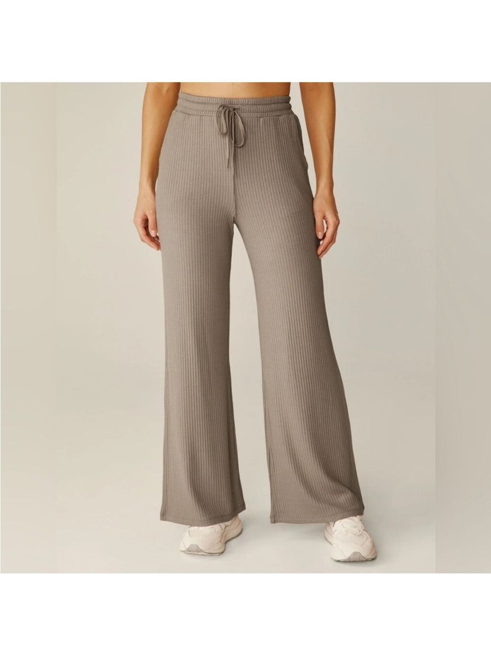 Beyond Yoga Free Flow Wide Leg Cropped Ribbed Pants in Cement